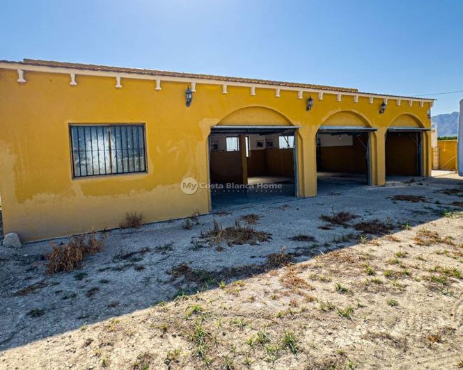 Image No.11-3 Bed Country House for sale