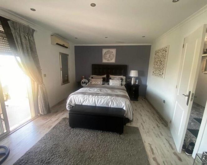 Image No.12-5 Bed Country House for sale