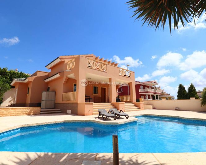 Image No.1-4 Bed Villa for sale