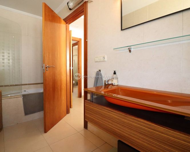 Image No.9-4 Bed Villa for sale