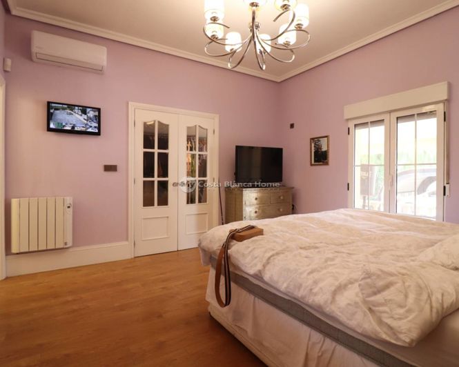 Image No.17-6 Bed Country House for sale