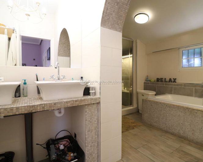 Image No.19-6 Bed Country House for sale