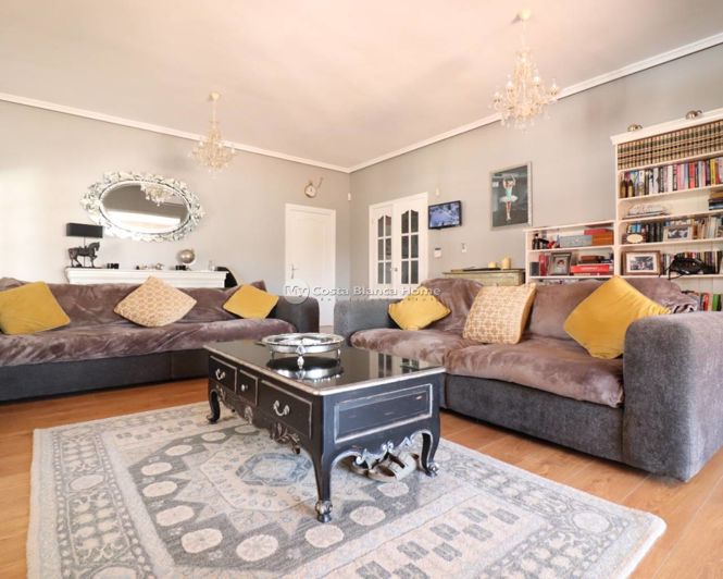 Image No.8-6 Bed Country House for sale