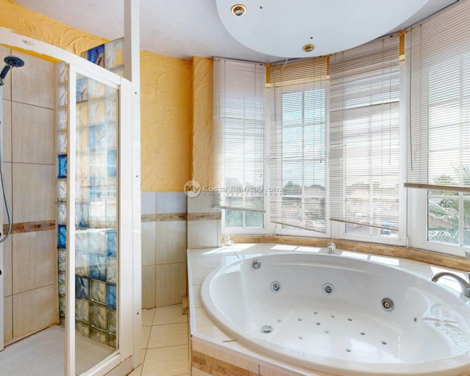 Image No.20-5 Bed Villa for sale