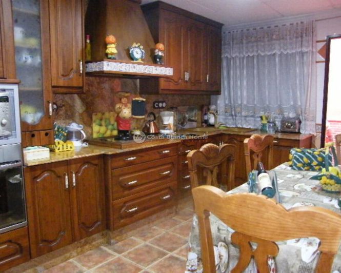 Image No.12-5 Bed Townhouse for sale