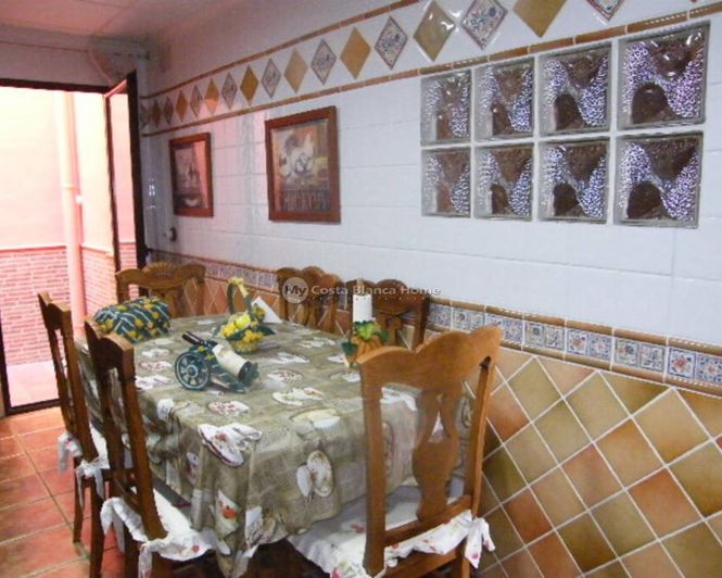 Image No.14-5 Bed Townhouse for sale