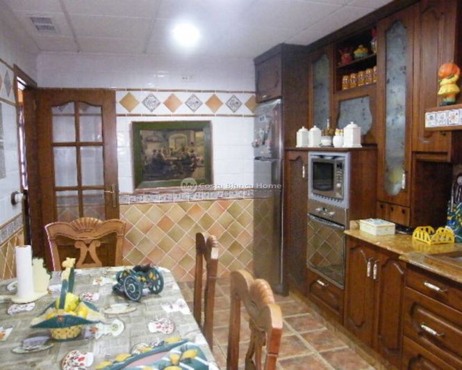 Image No.16-5 Bed Townhouse for sale