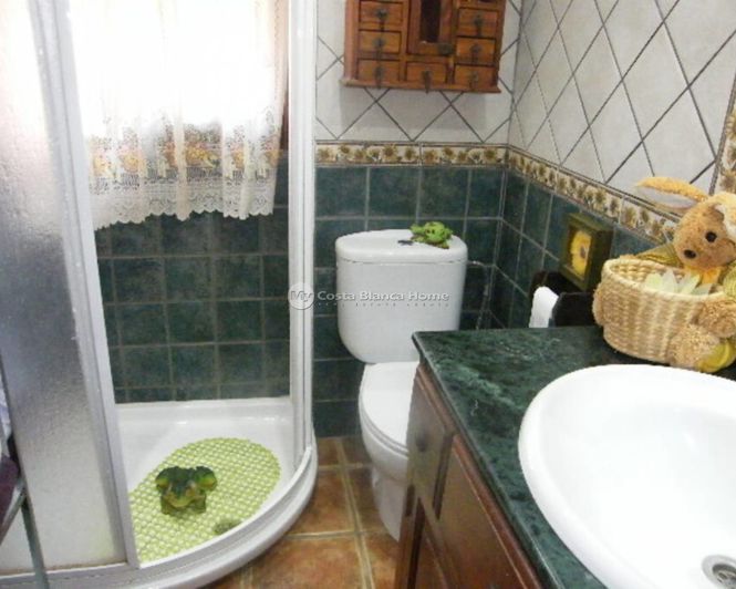 Image No.17-5 Bed Townhouse for sale