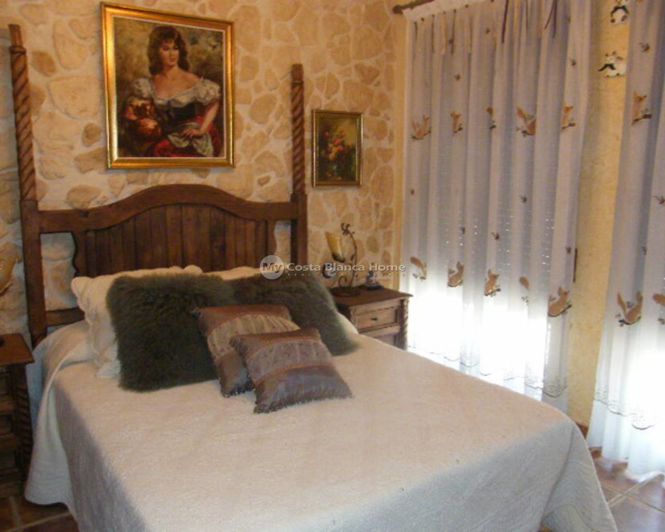 Image No.18-5 Bed Townhouse for sale