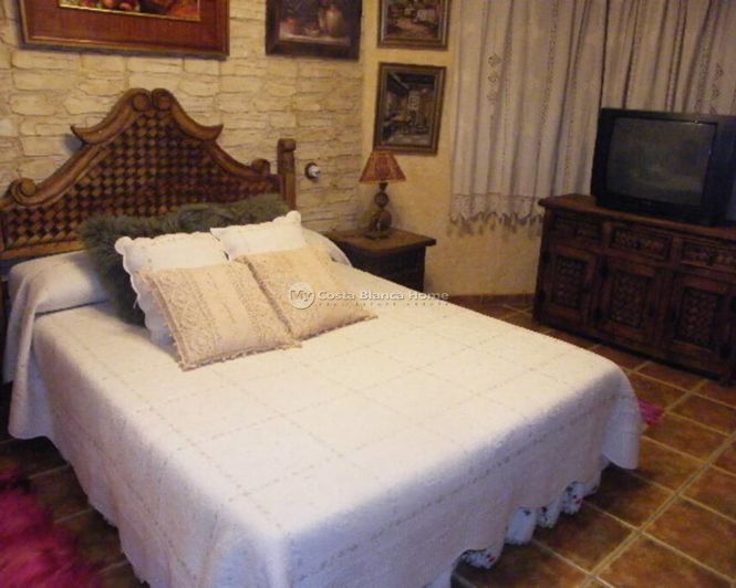 Image No.28-5 Bed Townhouse for sale