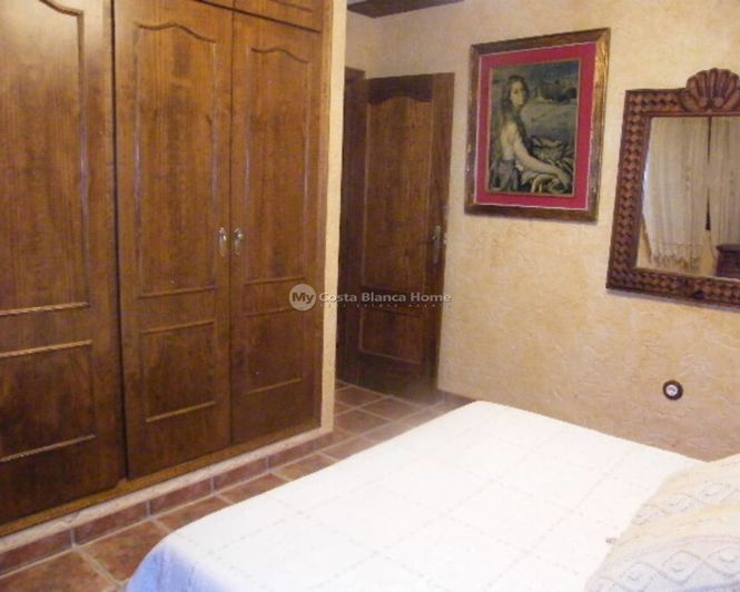 Image No.29-5 Bed Townhouse for sale