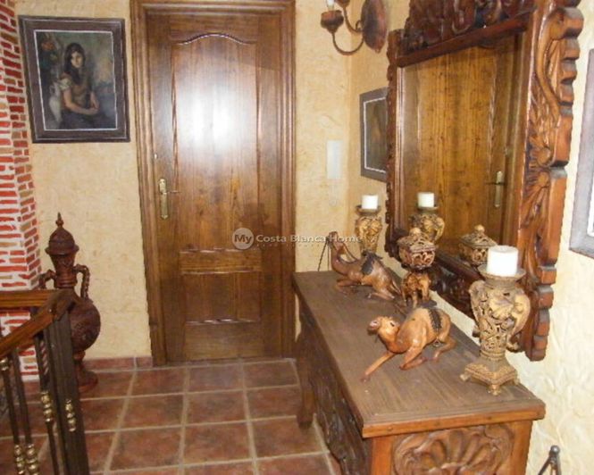 Image No.30-5 Bed Townhouse for sale