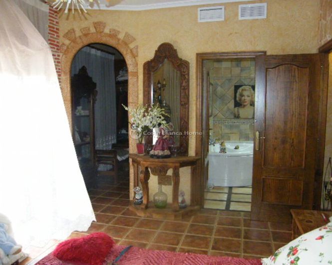 Image No.35-5 Bed Townhouse for sale