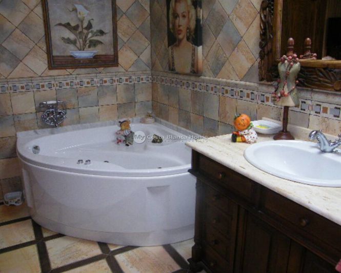 Image No.37-5 Bed Townhouse for sale