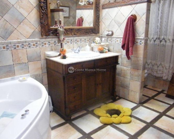 Image No.38-5 Bed Townhouse for sale