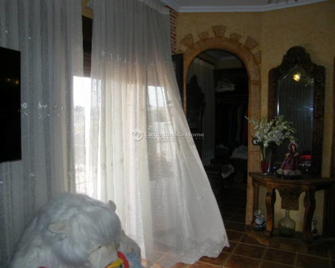 Image No.42-5 Bed Townhouse for sale