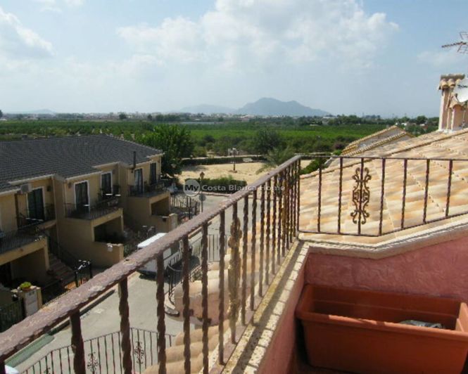 Image No.48-5 Bed Townhouse for sale