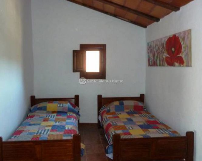 Image No.12-4 Bed Semi-Detached for sale