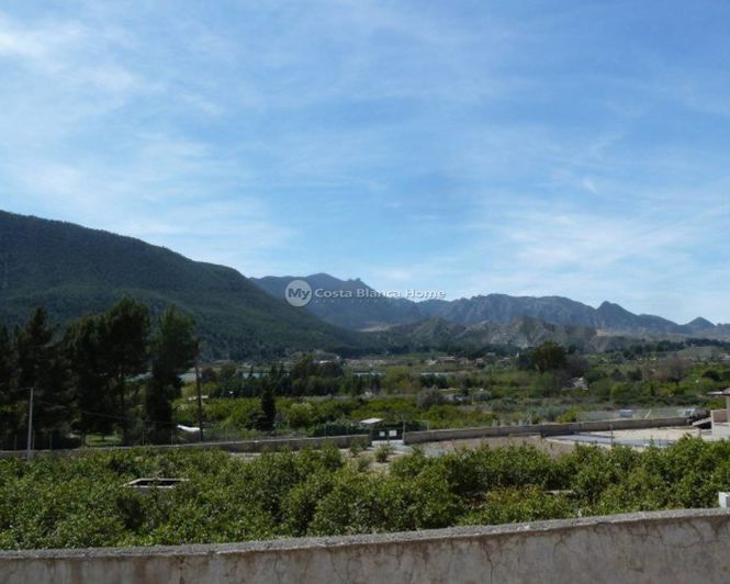 Image No.24-4 Bed Semi-Detached for sale