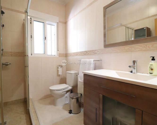 Image No.18-3 Bed Country House for sale