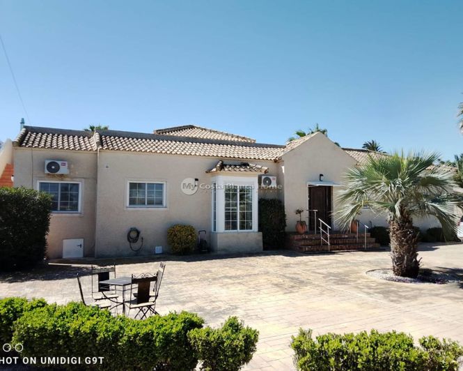 Image No.28-4 Bed Country House for sale