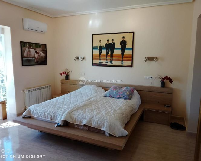 Image No.6-4 Bed Country House for sale