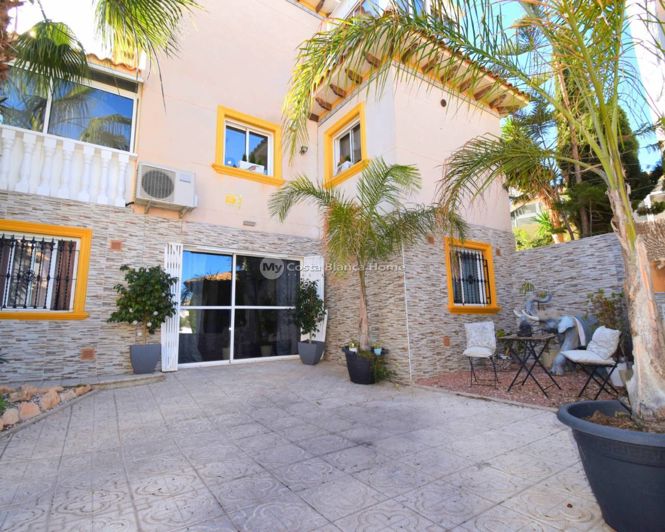 Image No.2-4 Bed Villa for sale