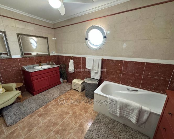 Image No.15-3 Bed Country House for sale