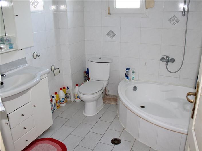 Image No.8-4 Bed Property for sale