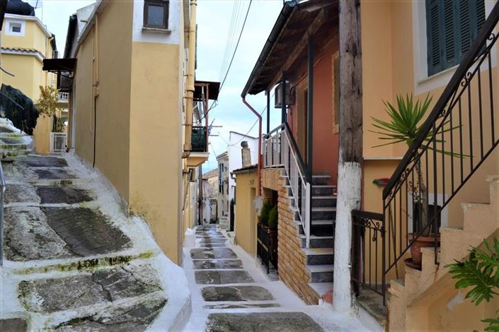 Image No.28-2 Bed Maisonette for sale