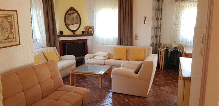 Image No.4-4 Bed Property for sale