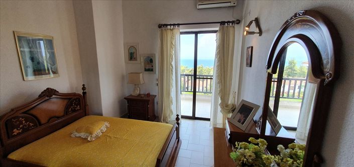 Image No.20-5 Bed Maisonette for sale