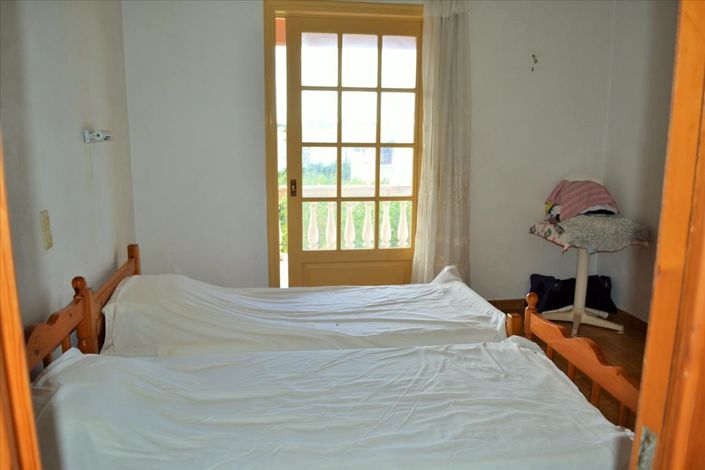 Image No.16-6 Bed Property for sale