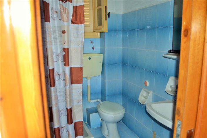 Image No.23-6 Bed Property for sale