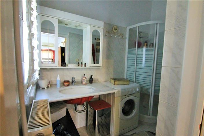 Image No.11-3 Bed Property for sale