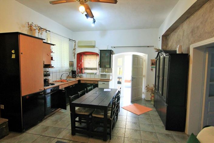 Image No.10-3 Bed Property for sale