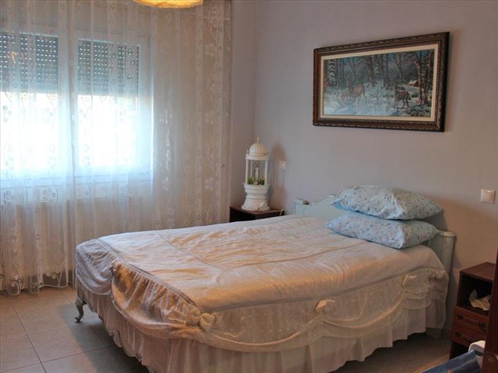 Image No.10-3 Bed Property for sale