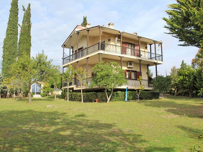 Image No.12-2 Bed Property for sale