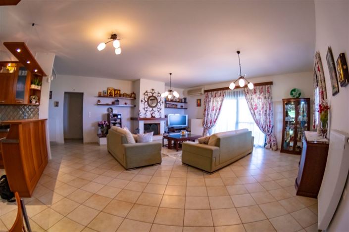 Image No.19-5 Bed Property for sale