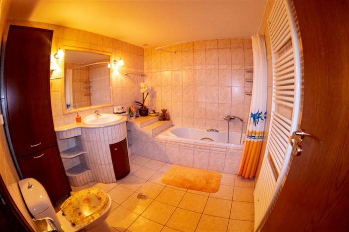 Image No.25-5 Bed Property for sale