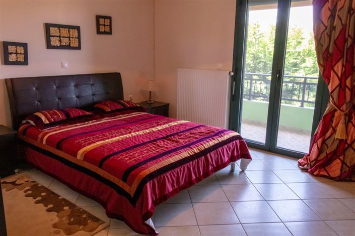 Image No.26-5 Bed Property for sale