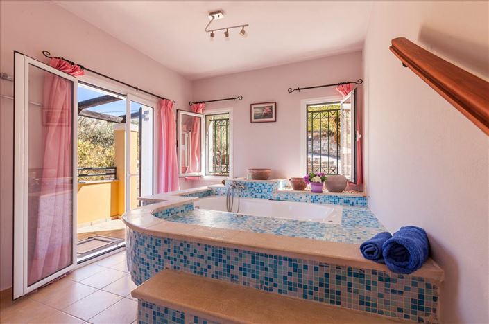 Image No.18-3 Bed Villa for sale