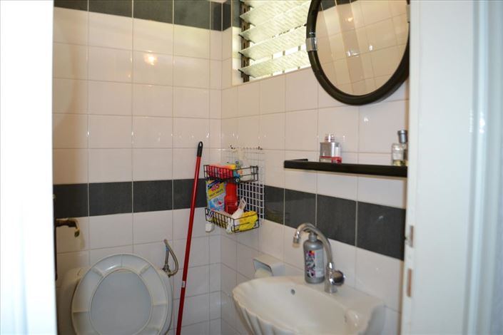 Image No.9-4 Bed Maisonette for sale