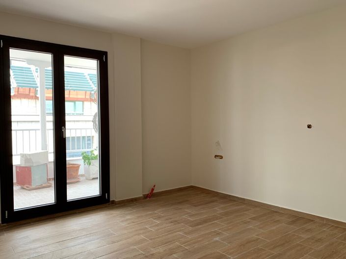 Image No.12-3 Bed Flat for sale