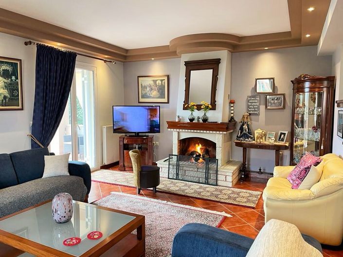 Image No.8-3 Bed Property for sale