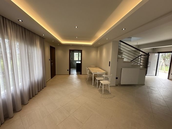 Image No.13-5 Bed Property for sale