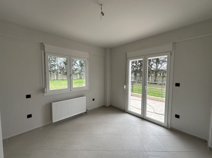 Image No.19-5 Bed Property for sale