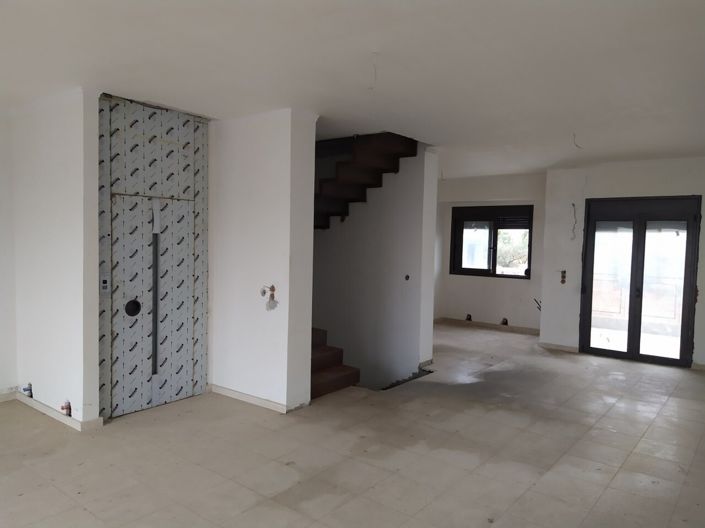Image No.17-3 Bed Maisonette for sale