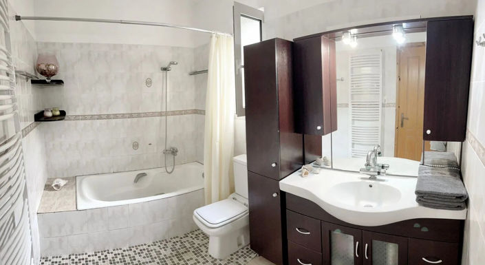 Image No.13-3 Bed Flat for sale