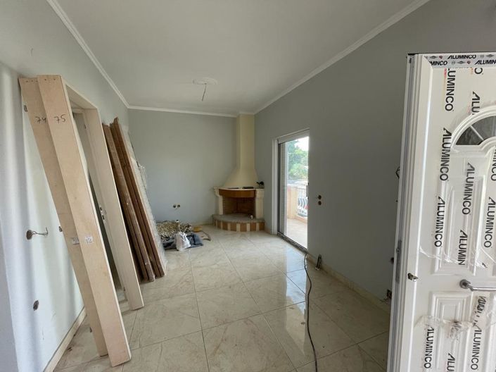 Image No.12-6 Bed Maisonette for sale